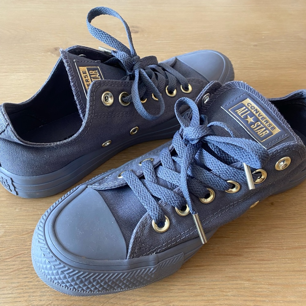 Converse Allstar Low Top - mauve with gold accents